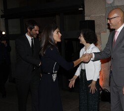 Su Majestad la Reina recibida a su llegada por el el embajador del Reino de los Países Bajos en España, Roel Nieuwenkamp